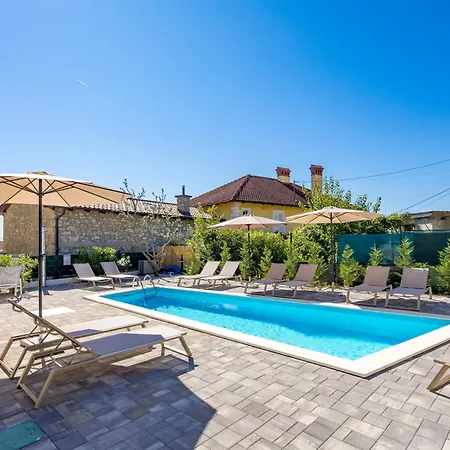 1 Bedroom With Pool And Garage In Marealto Appartement *