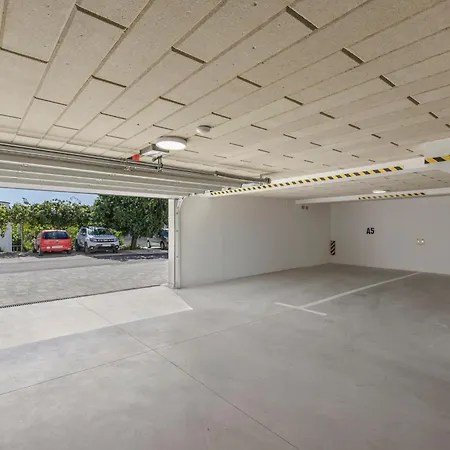 1 Bedroom With Pool And Garage In Marealto Appartement