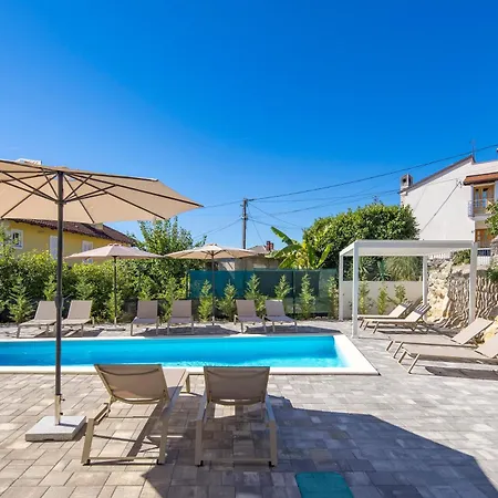 1 Bedroom With Pool And Garage In Marealto Ičići