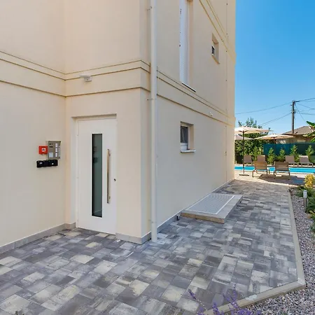 1 Bedroom With Pool And Garage In Marealto Ičići