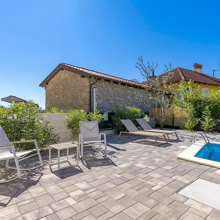 1 Bedroom With Pool And Garage In Marealto Ičići