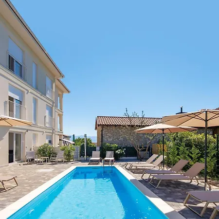 1 Bedroom With Pool And Garage In Marealto Ičići