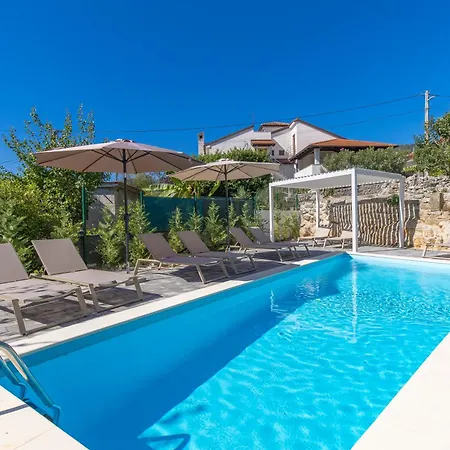 Appartement 1 Bedroom With Pool And Garage In Marealto