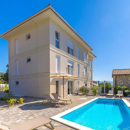 Appartement 1 Bedroom With Pool And Garage In Marealto *