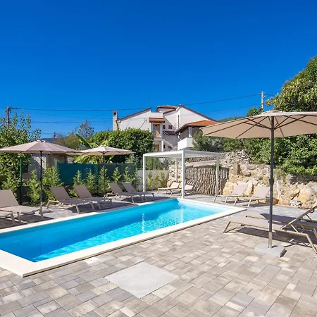 1 Bedroom With Pool And Garage In Marealto Appartement *