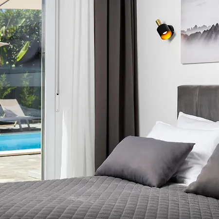 1 Bedroom With Pool And Garage In Marealto * Ičići