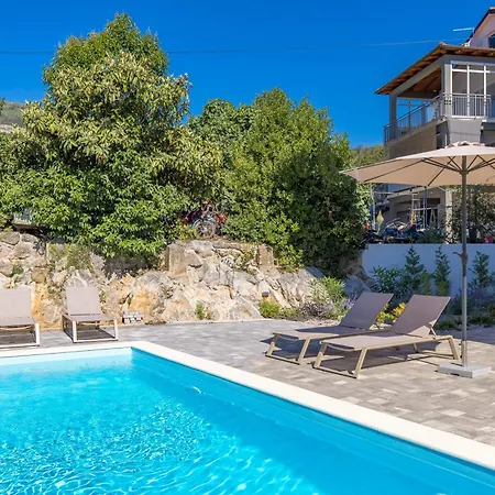 1 Bedroom With Pool And Garage In Marealto Ičići