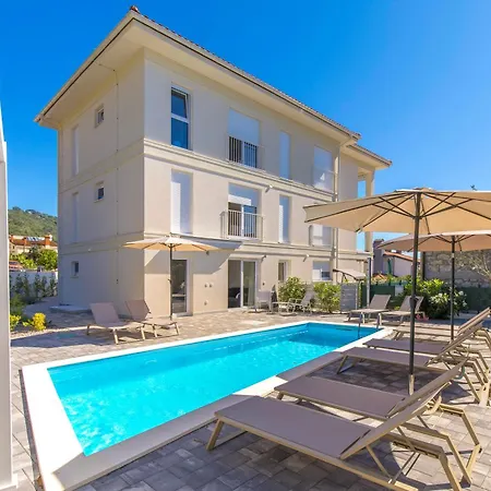 1 Bedroom With Pool And Garage In Marealto * Ičići